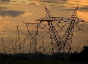 Crise no setor elétrico brasileiro reflete desafios institucionais