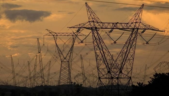 Crise no setor elétrico brasileiro reflete desafios institucionais