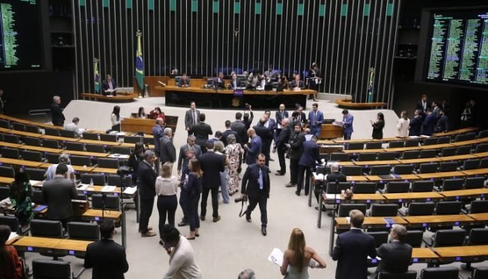 Redução da maioridade penal gera críticas e acende debate sobre segurança pública