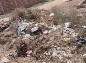 Moradores de Cabrobó pedem ação urgente contra entulho e riscos à saúde