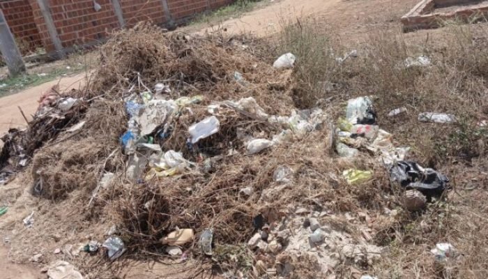 Moradores de Cabrobó pedem ação urgente contra entulho e riscos à saúde