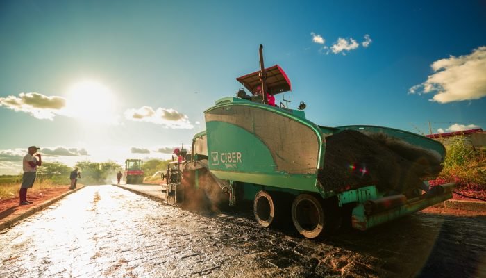 Iniciativa de asfaltamento avança em Araripina com mais de 100 ruas contempladas