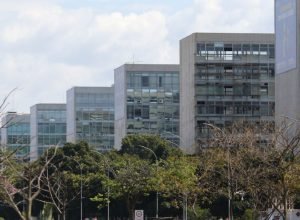Governo e Caixa criam fundo bilionário para gestão de imóveis federais
