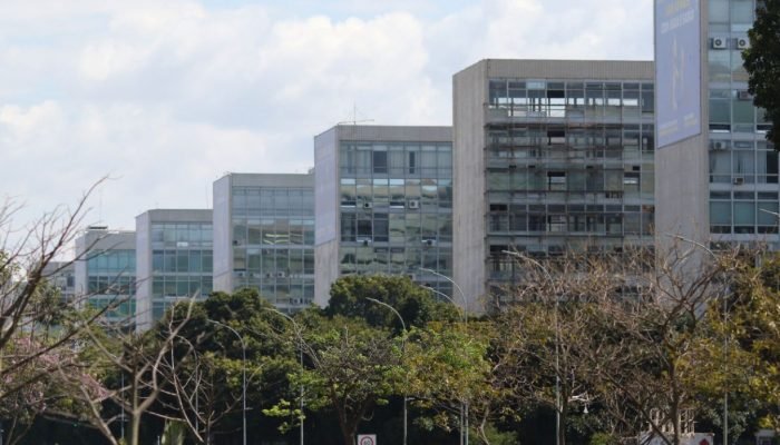 Governo e Caixa criam fundo bilionário para gestão de imóveis federais