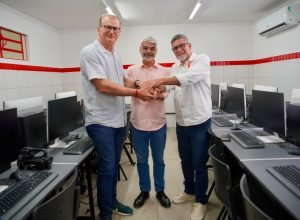 Senador Humberto Costa entrega moradias e equipamentos em Pernambuco