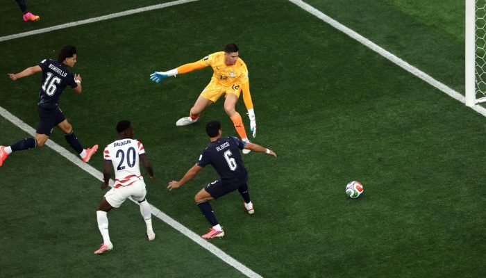 Gol contra de jogador do São Paulo marca estreia de EUA x Paraguai na Copa