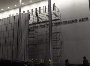 Nome de Trump é removido do Kennedy Center após decisão judicial