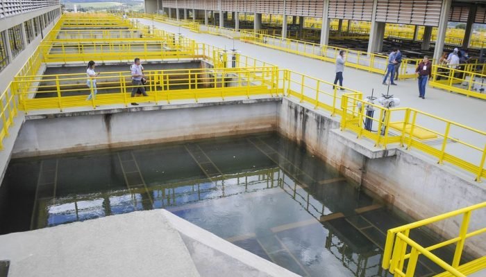 Desperdício de água tratada no Brasil atinge 40%, revela estudo