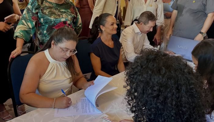 Trindade recebe veículo para fortalecer assistência social