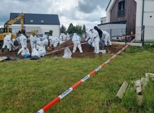 Descoberta macabra: fetos humanos são encontrados enterrados na Polônia