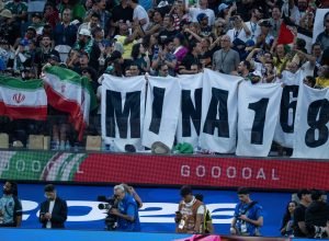 Estreia do Irã na Copa nos EUA mistura futebol e política