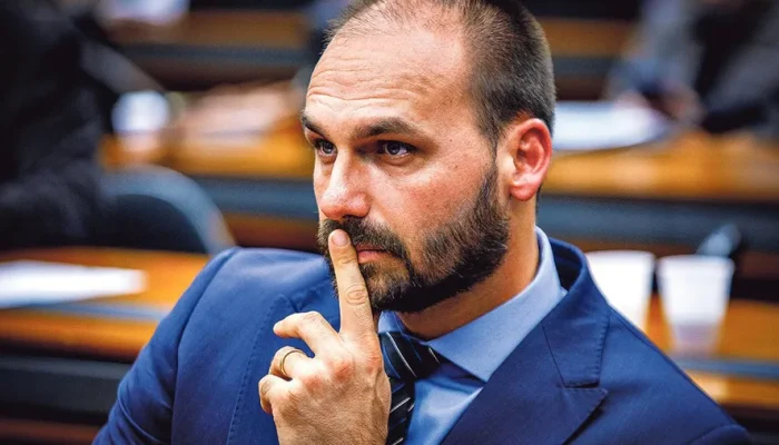 STF condena ex-deputado Eduardo Bolsonaro por coação em processo