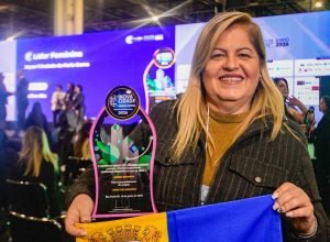 Andréa Medeiros recebe prêmio por liderança feminina em inovação urbana
