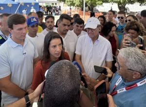 Raquel Lyra evita comentar sobre alianças políticas em coletiva
