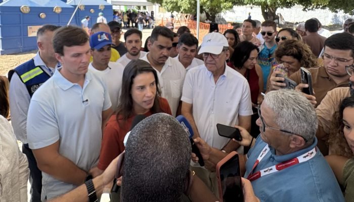Raquel Lyra evita comentar sobre alianças políticas em coletiva