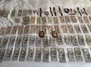 Polícia Federal encontra 49 mil dólares em operação ligada a senador