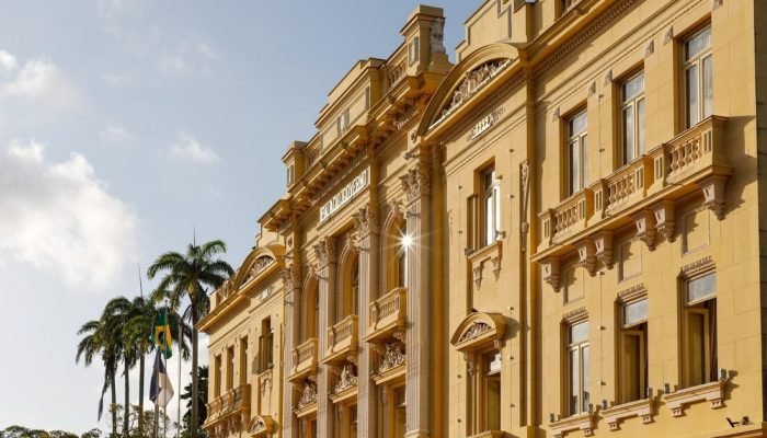Pernambuco antecipa pagamento de servidores e injeta R$ 1,3 bilhão na economia