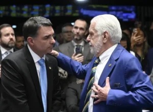 Operação da PF contra Jaques Wagner gera polêmica política