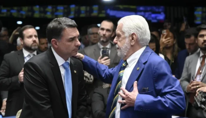 Operação da PF contra Jaques Wagner gera polêmica política