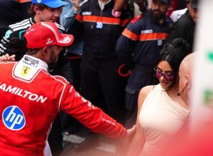 Kim Kardashian e Lewis Hamilton celebram juntos no GP de Mônaco