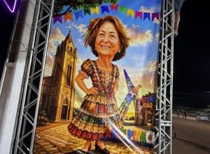 Ex-prefeita Dionéia Lacerda é homenageada no São João 2026 em Araripina