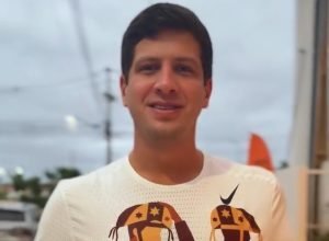 João Campos participa de corrida tradicional em Serra Talhada