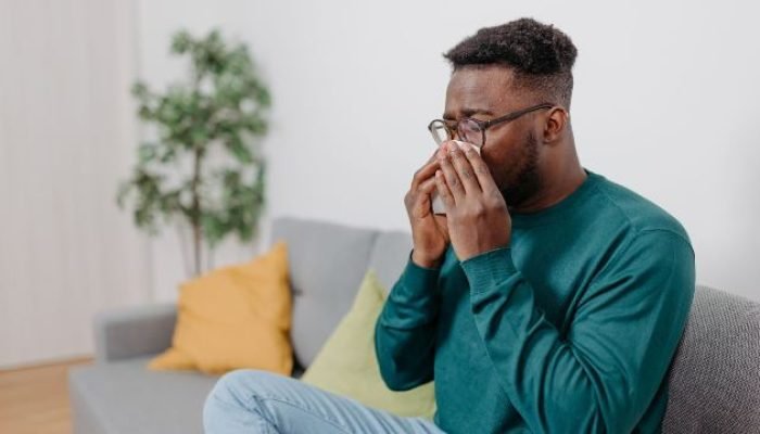 Como diferenciar gripe de resfriado e proteger sua saúde