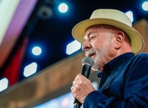 Lula intensifica pré-campanha com visitas e anúncios diários