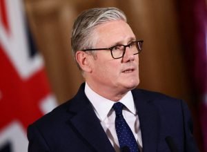 Mercados europeus reagem a negociações Eua-irã e saída de Starmer