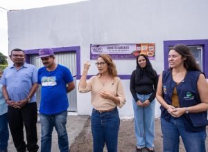 Deputada inaugura unidade de frutas e entrega caminhão em Queimada de Jurema