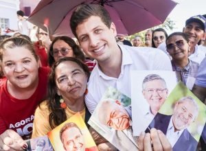 João Campos destaca obras de Lula e critica governadora em visita ao Pajeú