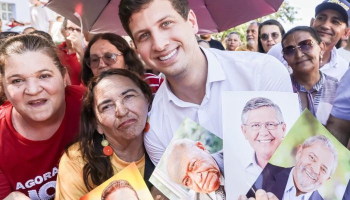 João Campos destaca obras de Lula e critica governadora em visita ao Pajeú