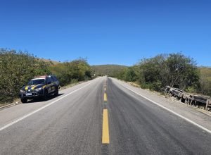 Acidente na Br-116: carreta tomba em Salgueiro