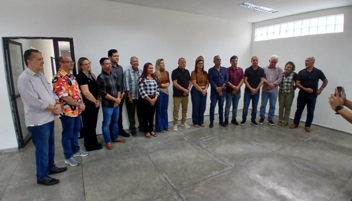Prefeito de Goiana antecipa salários e movimenta R$ 30 milhões na economia