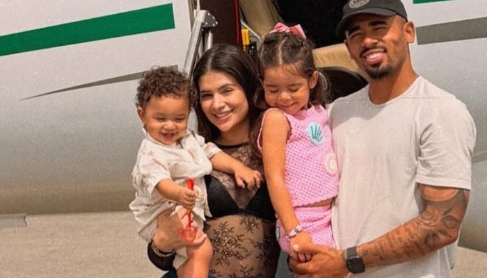 Gabriel Jesus visita Serra Talhada durante férias do Arsenal