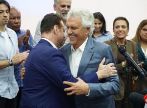 Caiado escolhe Kassab como vice para corrida presidencial