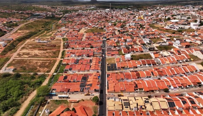 Araripina expande pavimentação asfáltica em três bairros