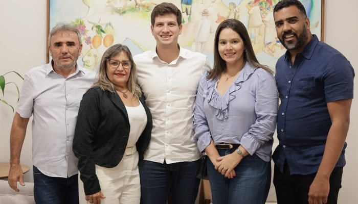 João Campos recebe apoio de lideranças de Ferreiros em Pernambuco