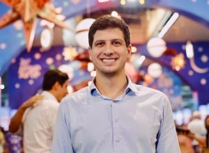 João Campos destaca cultura pernambucana em visita à Fenearte