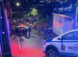 Mulher morre após carro desgovernado atingir residência no Recife