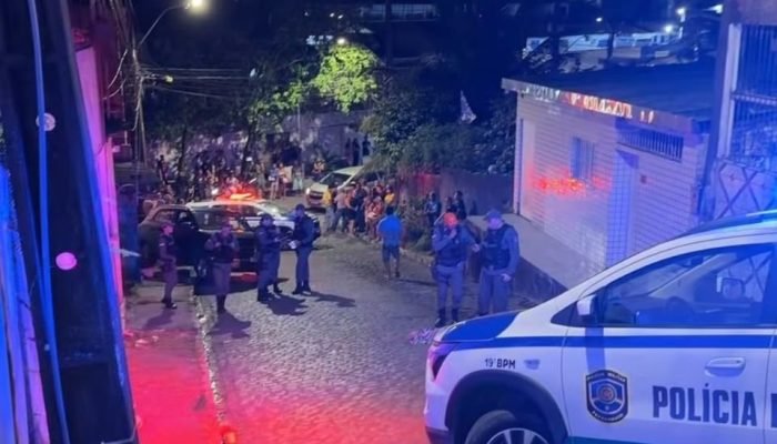 Mulher morre após carro desgovernado atingir residência no Recife