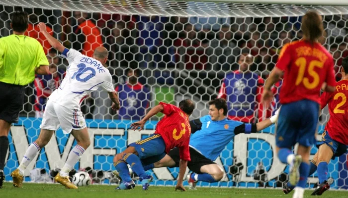 França lidera preferências em duelo contra Espanha