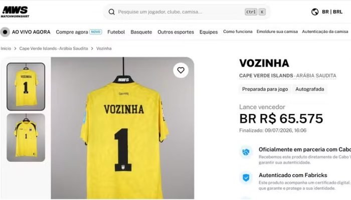 Camisa de Vozinha bate recorde em leilão e supera peças de goleiros renomados