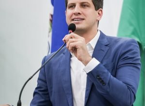 João Campos é homenageado com título de cidadão em Araçoiaba