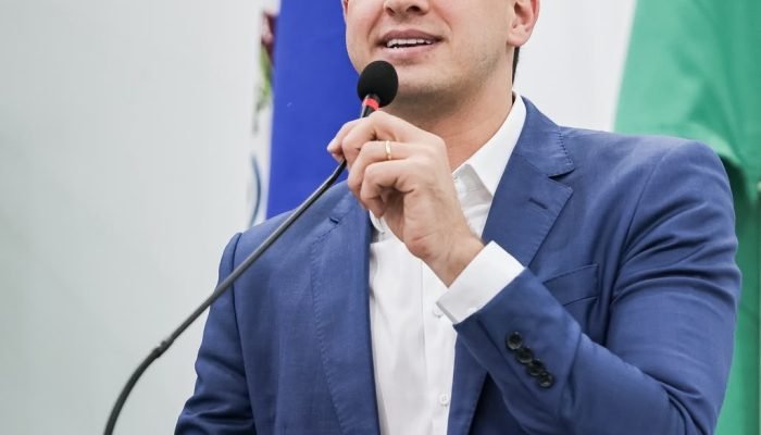 João Campos é homenageado com título de cidadão em Araçoiaba