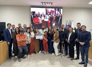 Câmara de Araripina discute segurança e homenageia atleta em sessão produtiva