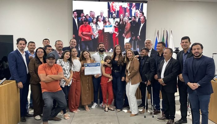 Câmara de Araripina discute segurança e homenageia atleta em sessão produtiva