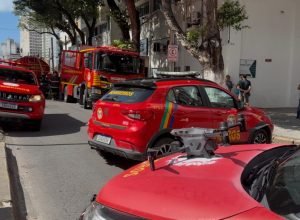 Incêndio em prédio comercial no Recife deixa cinco feridos