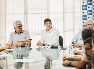 João Campos discute revitalização urbana com líderes do comércio