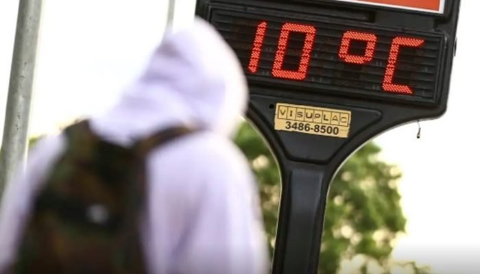 Frente fria avança no Sul enquanto calor seco predomina no Brasil